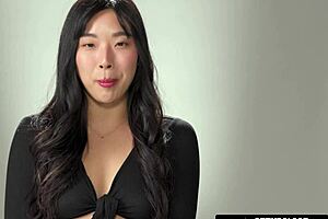 Horny brunette elle lee shows how women orgasm through masturbation