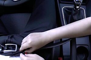 年轻 Chloe 虔诚骑乘