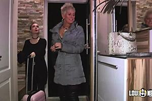 Why do wellness girls lou nesbit and lia louise kiss in threesome?