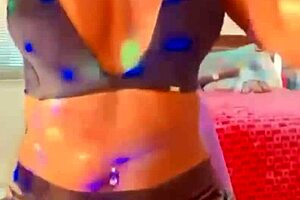 i give you jerk off instructions in portuguese, begging you to fuck my pussy