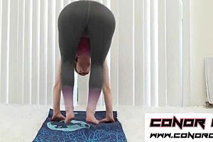 Blonde stretches ass in yoga striptease workout