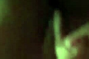 Christie197, ¿estás tomando esa polla monstruosa en coño afeitado?