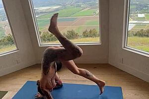 Morning vibes with Felicity Feline doing naked yoga, so hot! 🔥