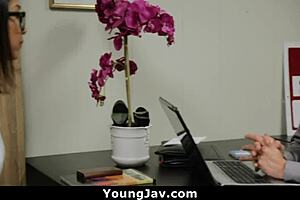 Lexi Mansfield's big fat ass twerks so hard, doesn't it?