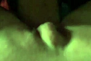 Christie197, ¿estás tomando esa polla monstruosa en coño afeitado?