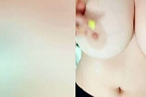 Pretty and innocent big-breasted woman makes a scene for her boss to ask her for a rise