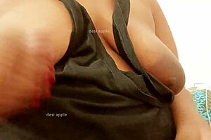 越南18+少女展示大奶大屁股性爱