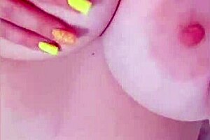 Pretty and innocent big-breasted woman makes a scene for her boss to ask her for a rise