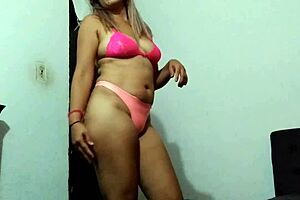 latina blonde in sexy homemade scene