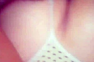 casero madurita masturbates her horny pussy on the side