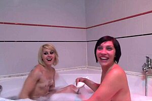 Un baño caliente antes de cenar - trailer