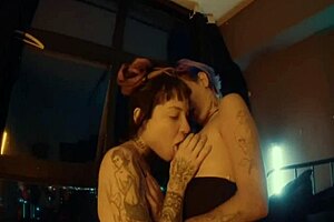 Dividi meu namorado com minha amiga in a bisexual 3some with blowjobs and domination 😏