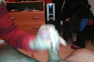 Hey, wanna see how I stroke this out for a wild finish? I got this amateur clip just waiting for your eyes to feast on!