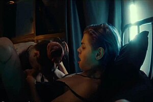 Dividi meu namorado com minha amiga in a bisexual 3some with blowjobs and domination 😏