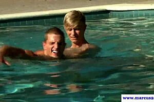 Ripped jock rimming sunkissed ass