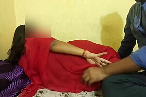 Neighbor Bhabhi gets her ass pounded hard in homemade Indian clip, damn hot action!