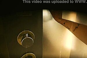 these cyberpunk 2077 shower scenes are updated in patch 2.1