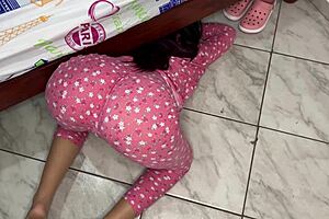 Beautiful Stepdaughter Exposes Big Ass To Father-In-Law