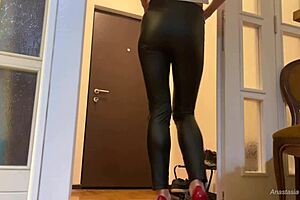 I Removed My Panties In Front Of The Delivery Boy And Gave Them As A Gift.