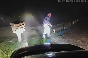 A Dama De Branco Da Encruzilhada Levou Uma Madeirada Que Até Caiu