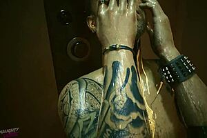 these cyberpunk 2077 shower scenes are updated in patch 2.1