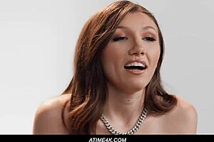 Maya Woulfe shows how she orgasms