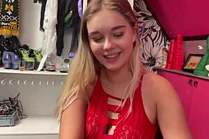 Hot Elise feels the intense wrecking from her sexy mistress