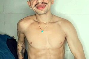 Brendo Vilhena aliviando na cama com prazer 😏