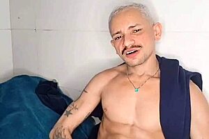 Brendo Vilhena aliviando na cama com prazer 😏