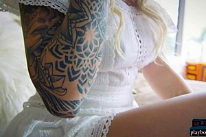 Today, stunning blonde MILF, the name of which is Jessa Rhodes, demonstrates her perfect physique in nothing