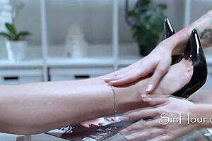 Hot Models Fuck While Waiting