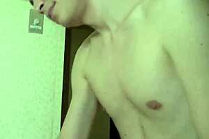 JAPANESE TWINKS FUCKING