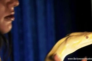 Indian mature dances seductively for handjob