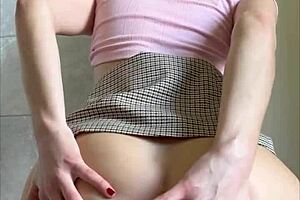 A lovely girl enjoys anal play with a dildo: maiskii's amateur video