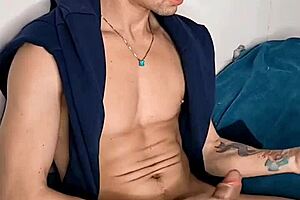 Brendo Vilhena aliviando na cama com prazer 😏