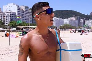 Mamando A Piroca Do Vendedor De Picole Na Praia