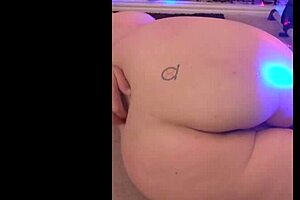 hotwife steffi casually shows off her cunt