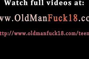 金发18+少女网上fetish约炮骑老汉屁股吞精
