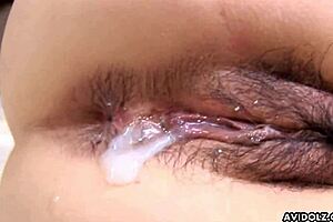 Hey, mau lihat Ran Monbu tangani dua kontol di threesome liar?