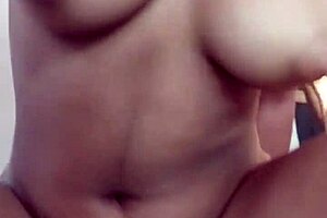 Me cojo a Yuleiny mientras vemos una pelicula?