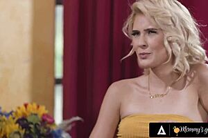 Milfs Christie and Mystique push stepdaughters into scissoring 😍