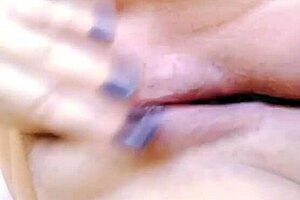 Teen Amateur Novinha Rubs Her Pussy and Ass in Webcam Massage Until Cum Drips