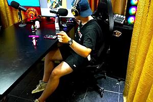 Andressa Sanchez shows ass and dick in podcast?