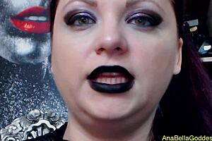 i'm gettin crushed by dat huge goddess femdom