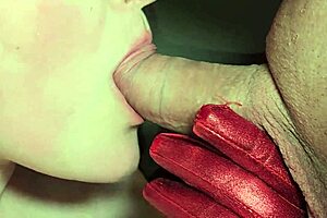 Watch the queen sucking that fat dick deepthroat