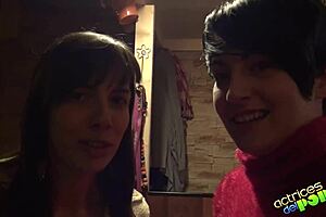 want to finger this blonde milf in lesbian lesson