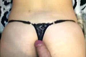 a ella le encanta que la coja en cuatro, doblada y follada duro