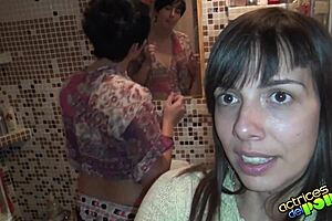 want to finger this blonde milf in lesbian lesson