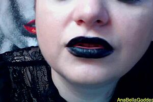 i'm gettin crushed by dat huge goddess femdom