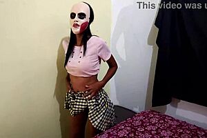 אני ברונטית סטודנטית מדלגת על שיעור לפורנו של הלוין